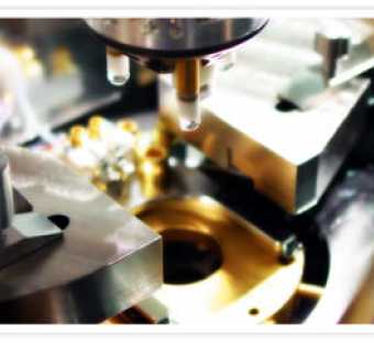 Integrated UHV Variable Magnetic Field